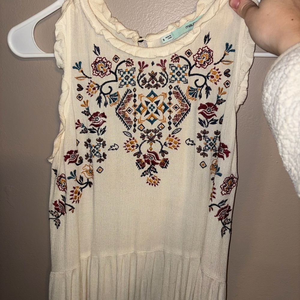 Embroidered Sleeveless Cream Tank Top